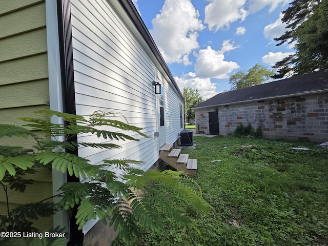 342 E Southside Ct, Louisville, KY 40214 - view of yard