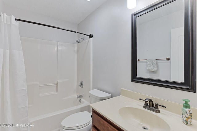 152 Glen Ridge Dr, Mt Washington, KY 40047 - full bath featuring vanity, shower / bath combination with curtain, and a textured ceiling