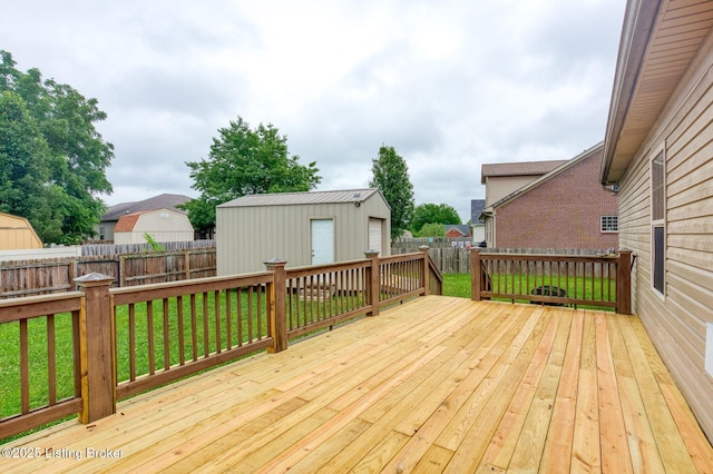 152 Glen Ridge Dr, Mt Washington, KY 40047 - deck featuring a fenced backyard, an outdoor structure, and a garage
