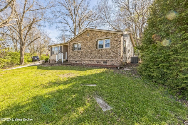 917 Scaffold Cane Rd, Berea, KY 40403 - view of front facade with crawl space, a front lawn, and brick siding
