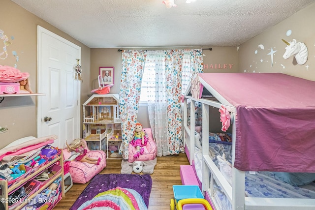 917 Scaffold Cane Rd, Berea, KY 40403 - bedroom with wood finished floors and a textured ceiling