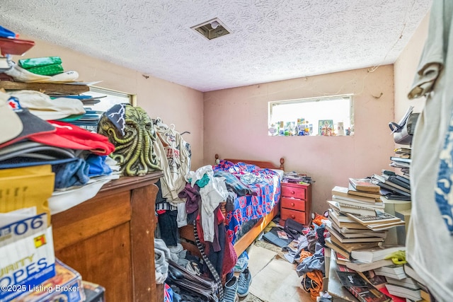 911 N Main St, Barbourville, KY 40906 - bedroom featuring a textured ceiling
