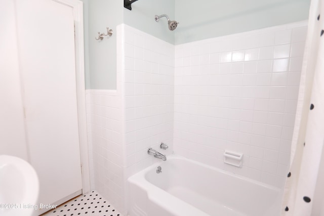 3303 Eagle Pass, Louisville, KY 40213 - full bathroom featuring shower / bathtub combination