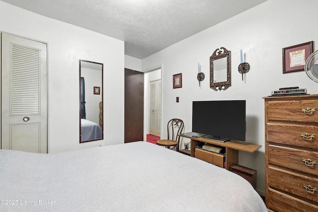 11003 Thunder Dr, Louisville, KY 40272 - bedroom featuring a textured ceiling