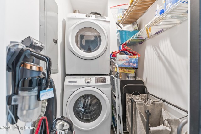 930 York St, Newport, KY 41071 - laundry area featuring stacked washer / drying machine and electric panel