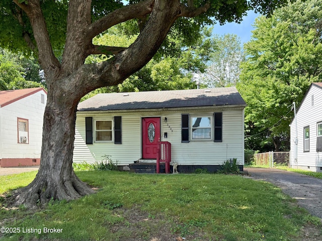 3809 Algonquin Pkwy, Louisville, KY 40211 - view of front of home with a shingled roof