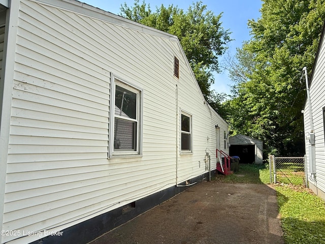3809 Algonquin Pkwy, Louisville, KY 40211 - view of side of property featuring crawl space