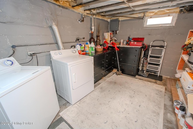 129 E Park Pl, Jeffersonville, IN 47130 - laundry area featuring washing machine and clothes dryer