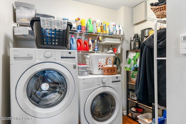 11300 Rdg Lake Dr, Louisville, KY 40272 - laundry area with independent washer and dryer