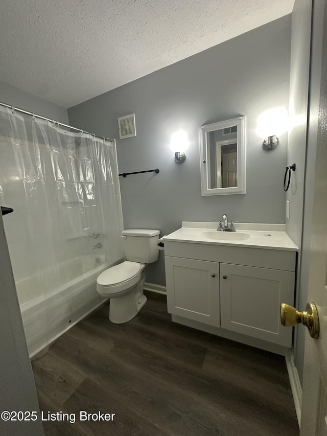 7070 Wildwood Cir Unit 154, Louisville, KY 40291 - bathroom with wood finished floors, vanity, shower / tub combo with curtain, and a textured ceiling