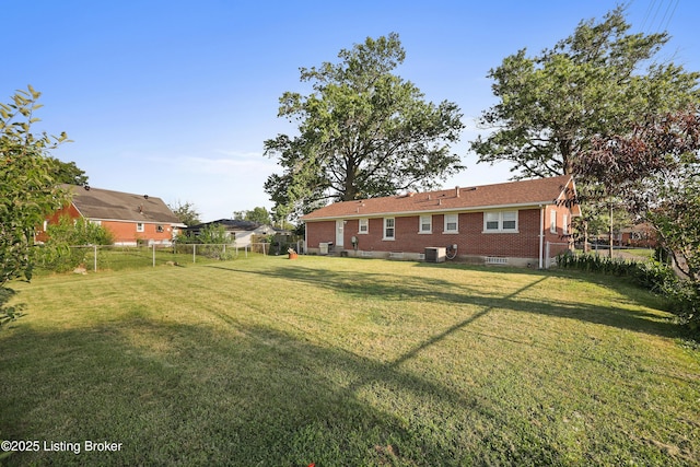 2301 Farnsley Rd, Louisville, KY 40216 - view of yard
