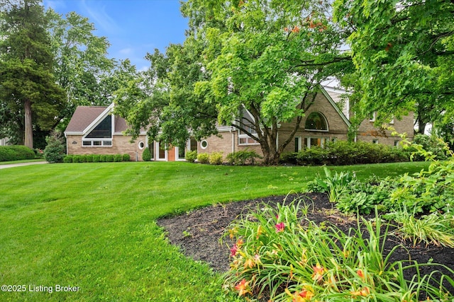 1430 Oakmont Ct, Shelbyville, KY 40065 - view of front of house with a front yard and brick siding
