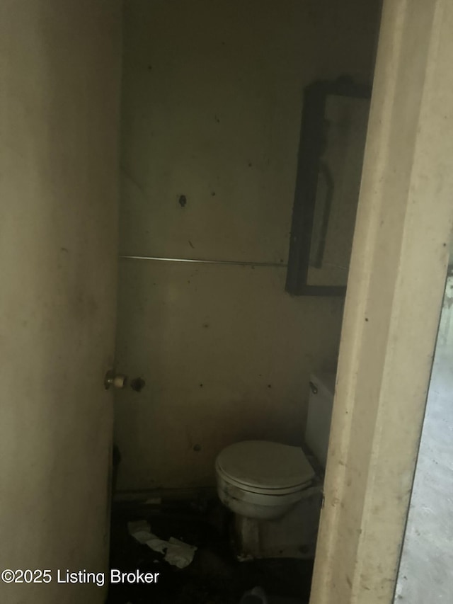 2617 Bank St, Louisville, KY 40212 - bathroom with toilet