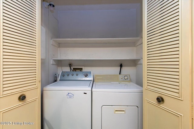5709 Midnight Ln, Louisville, KY 40229 - laundry room with washer and dryer