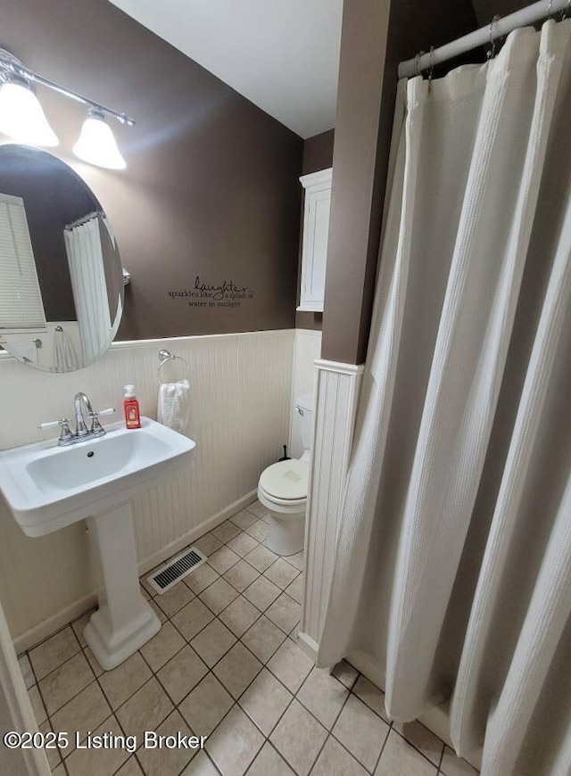 216 6th St, Carrollton, KY 41008 - bathroom featuring wainscoting and tile patterned flooring