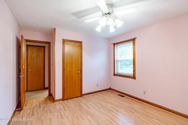 520 Ponder Dr, Shelbyville, KY 40065 - unfurnished bedroom featuring light wood-type flooring, a textured ceiling, and a ceiling fan