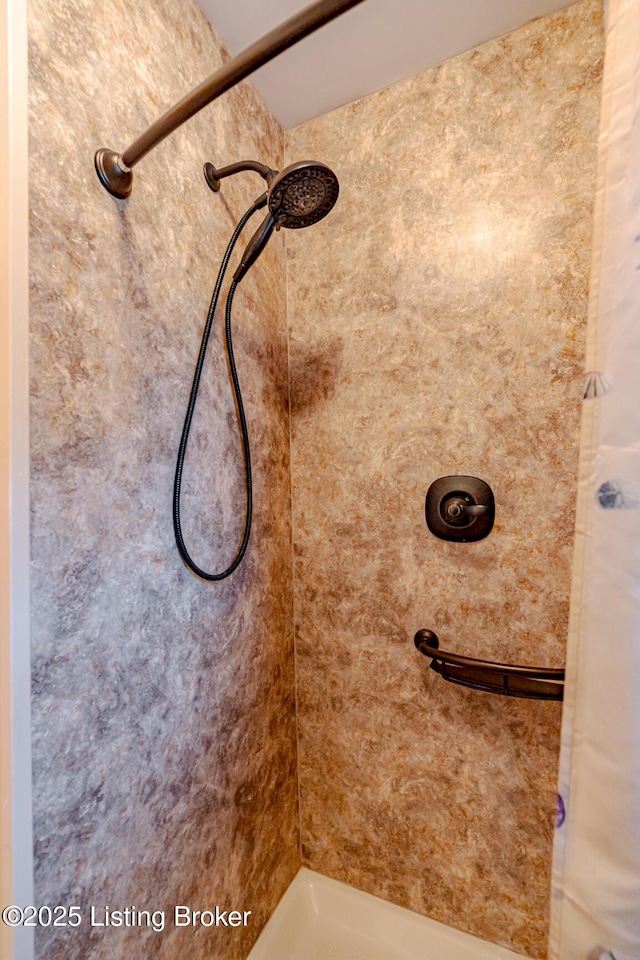 520 Ponder Dr, Shelbyville, KY 40065 - bathroom view of a shower