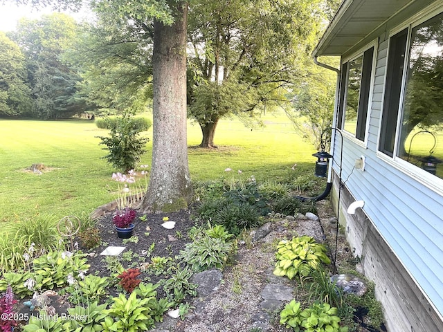 520 Ponder Dr, Shelbyville, KY 40065 - view of grassy yard