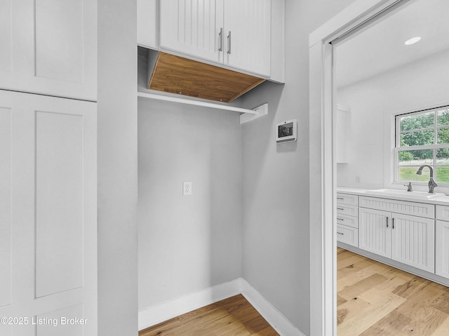 120 Lakelynn Ln, Shelbyville, KY 40065 - laundry room with a sink and light wood-type flooring