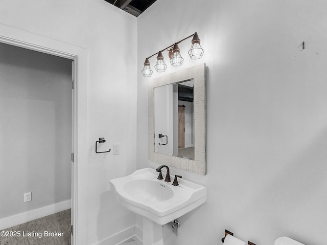 120 Lakelynn Ln, Shelbyville, KY 40065 - bathroom featuring baseboards