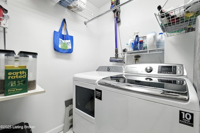 1375 Waxwing Pl, Louisville, KY 40223 - laundry room featuring washer and dryer and baseboards