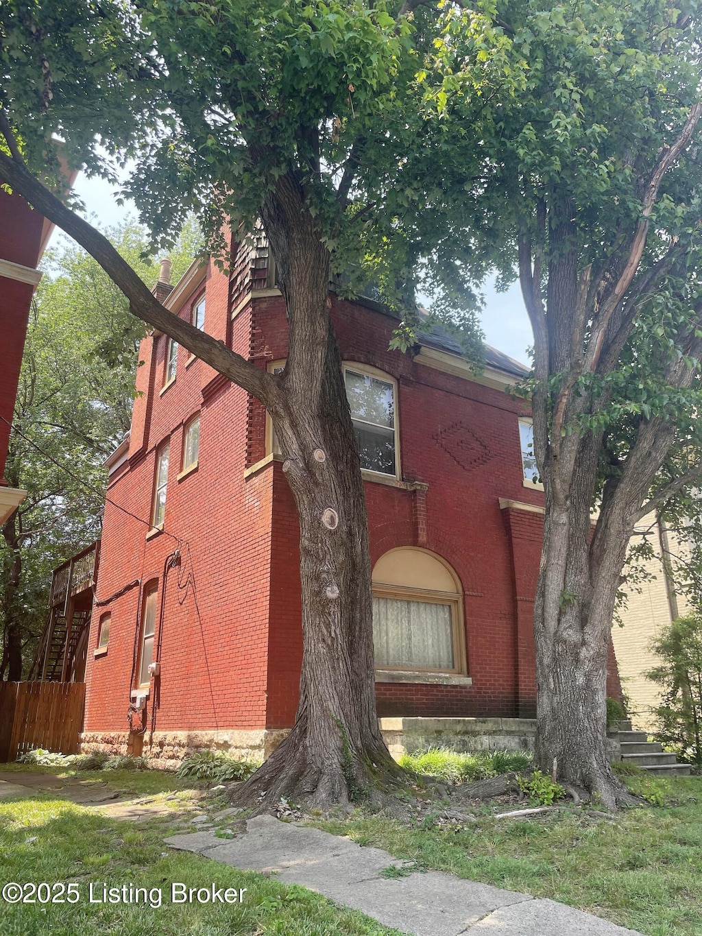 1324 S 1st St, Louisville, KY 40208 - photo 1