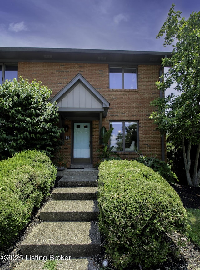 5613 Harrods Cv, Prospect, KY 40059 - view of front of house with brick siding