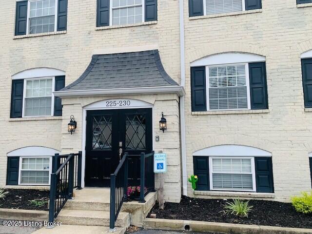 228 Middletown Sq, Louisville, KY 40243