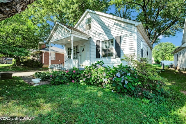 3010 Meade Ave, Louisville, KY 40217 - bungalow-style home featuring a front yard