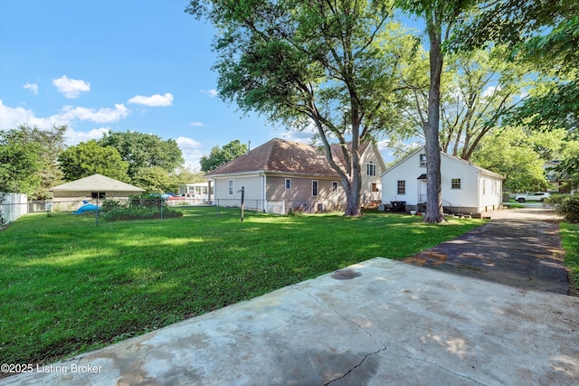 3010 Meade Ave, Louisville, KY 40217 - view of yard with a patio