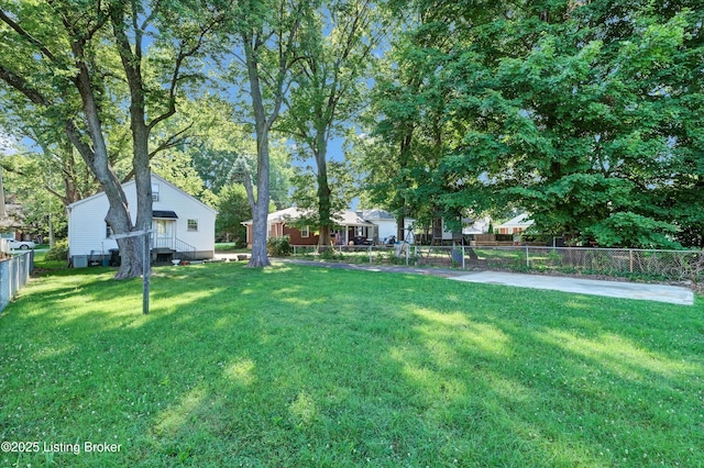 3010 Meade Ave, Louisville, KY 40217 - view of yard