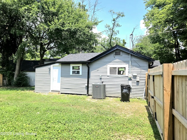 6910 Sylvania 4 Rd, Louisville, KY 40258 - rear view of house featuring a shingled roof