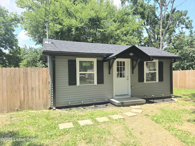 6910 Sylvania 4 Rd, Louisville, KY 40258 - bungalow-style home with a shingled roof