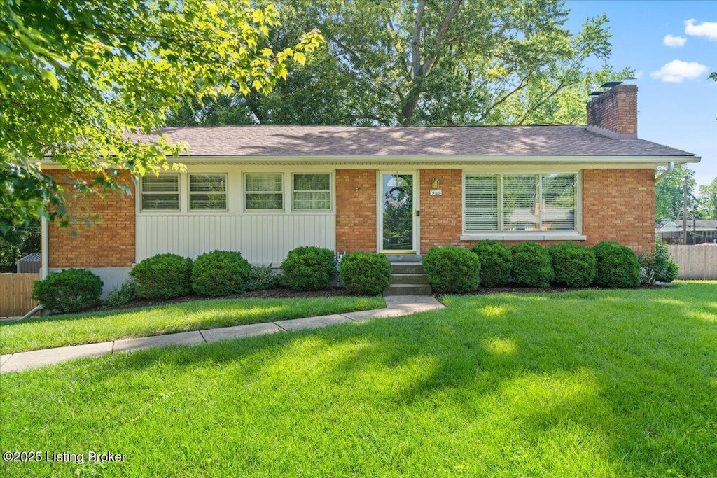 9703 Holiday Dr, Louisville, KY 40272 - photo 1