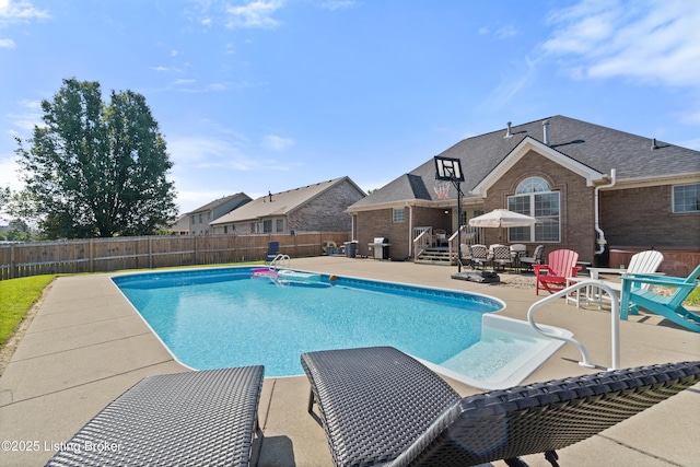 5613 Grandel Blvd, Louisville, KY 40258 - view of pool with a fenced backyard and a patio area