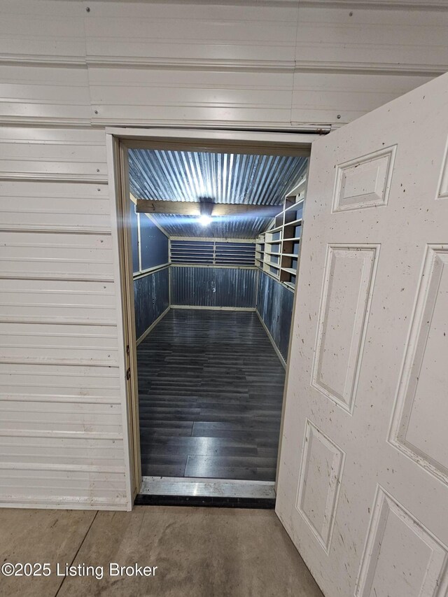 409 Woodhaven Ln, Leitchfield, KY 42754 - detailed view of concrete floors
