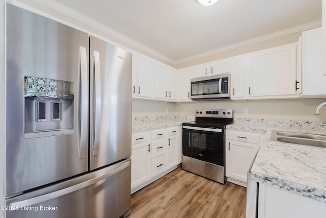 5105 Kilmer Blvd, Louisville, KY 40213 - kitchen featuring stainless steel appliances, crown molding, light wood finished floors, and white cabinetry