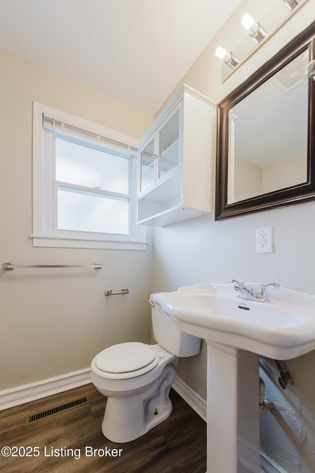 5105 Kilmer Blvd, Louisville, KY 40213 - half bath with wood finished floors and baseboards