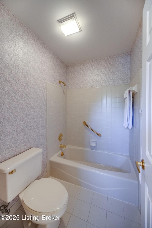 7202 Doe Crest Ct, Prospect, KY 40059 - full bathroom with tile patterned flooring and bathing tub / shower combination