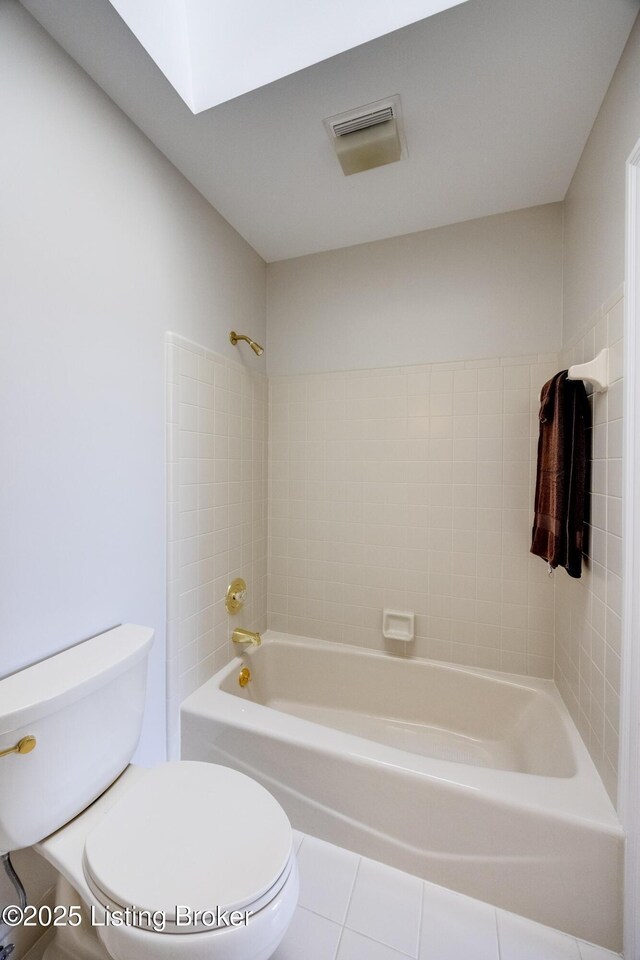 7202 Doe Crest Ct, Prospect, KY 40059 - full bath featuring tile patterned flooring and washtub / shower combination