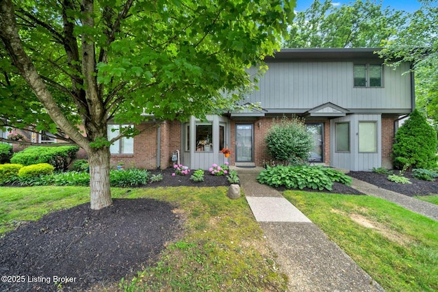 5503 Forest Lake Dr, Prospect, KY 40059 - view of front of property featuring brick siding and a front lawn