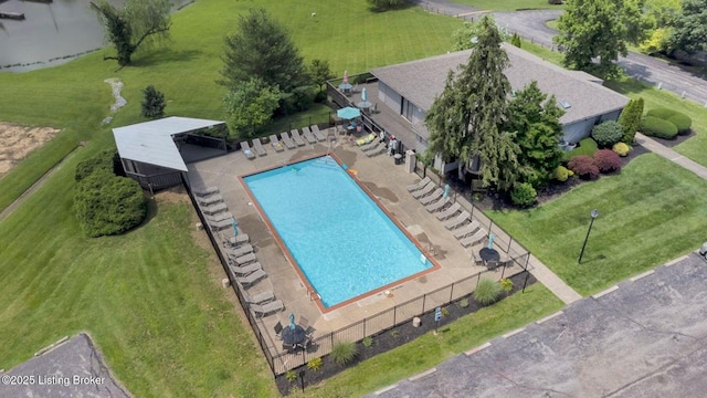 5503 Forest Lake Dr, Prospect, KY 40059 - view of subject property featuring a pool