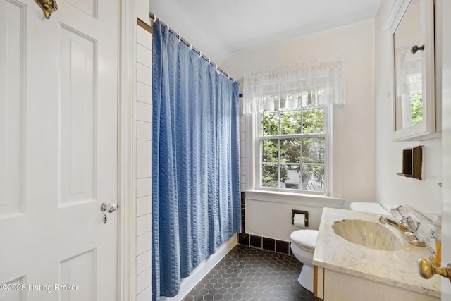 2628 Landor Ave, Louisville, KY 40205 - full bath with vanity and a shower with shower curtain