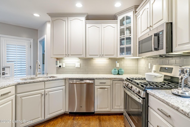 17503 Polo Run Ln, Louisville, KY 40245 - kitchen featuring stainless steel appliances, light wood-type flooring, white cabinetry, and recessed lighting