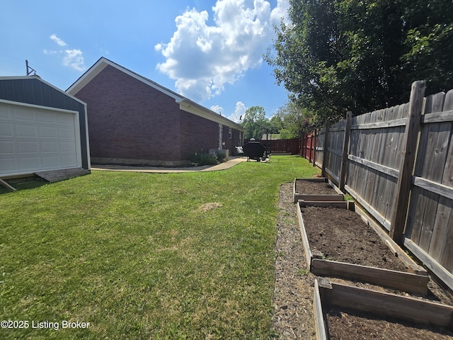 306 Butler Dr, Bardstown, KY 40004 - fenced backyard with a vegetable garden