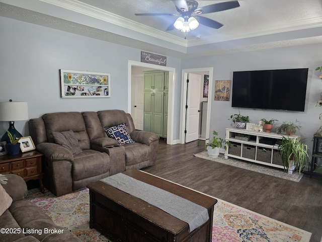 306 Butler Dr, Bardstown, KY 40004 - living area featuring a ceiling fan, wood finished floors, and ornamental molding