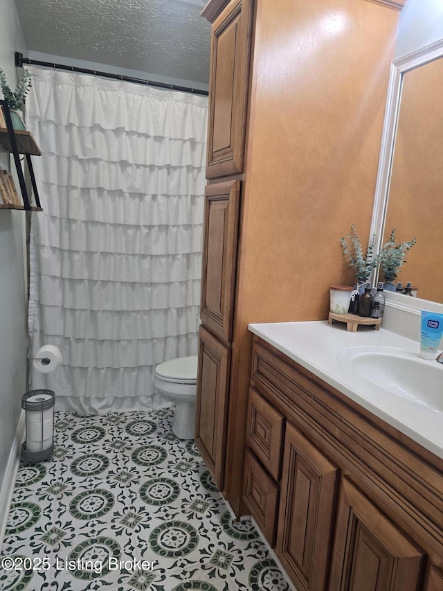 306 Butler Dr, Bardstown, KY 40004 - bathroom with vanity, a shower with shower curtain, and a textured ceiling