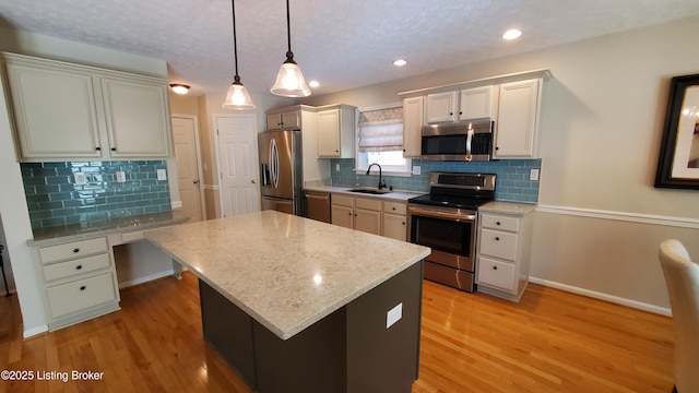 4318 Juniper Forest Pl, Louisville, KY 40245 - kitchen featuring stainless steel appliances, light wood-style floors, backsplash, decorative light fixtures, and recessed lighting