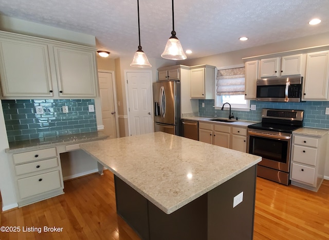 4318 Juniper Forest Pl, Louisville, KY 40245 - kitchen featuring stainless steel appliances, tasteful backsplash, light wood-style floors, recessed lighting, and hanging light fixtures