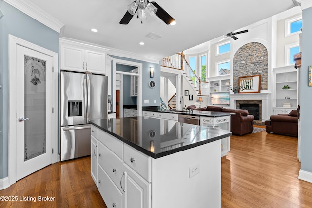 3111 Ridgemoor Ct, Prospect, KY 40059 - kitchen with stainless steel appliances, a ceiling fan, a center island, dark countertops, and open floor plan